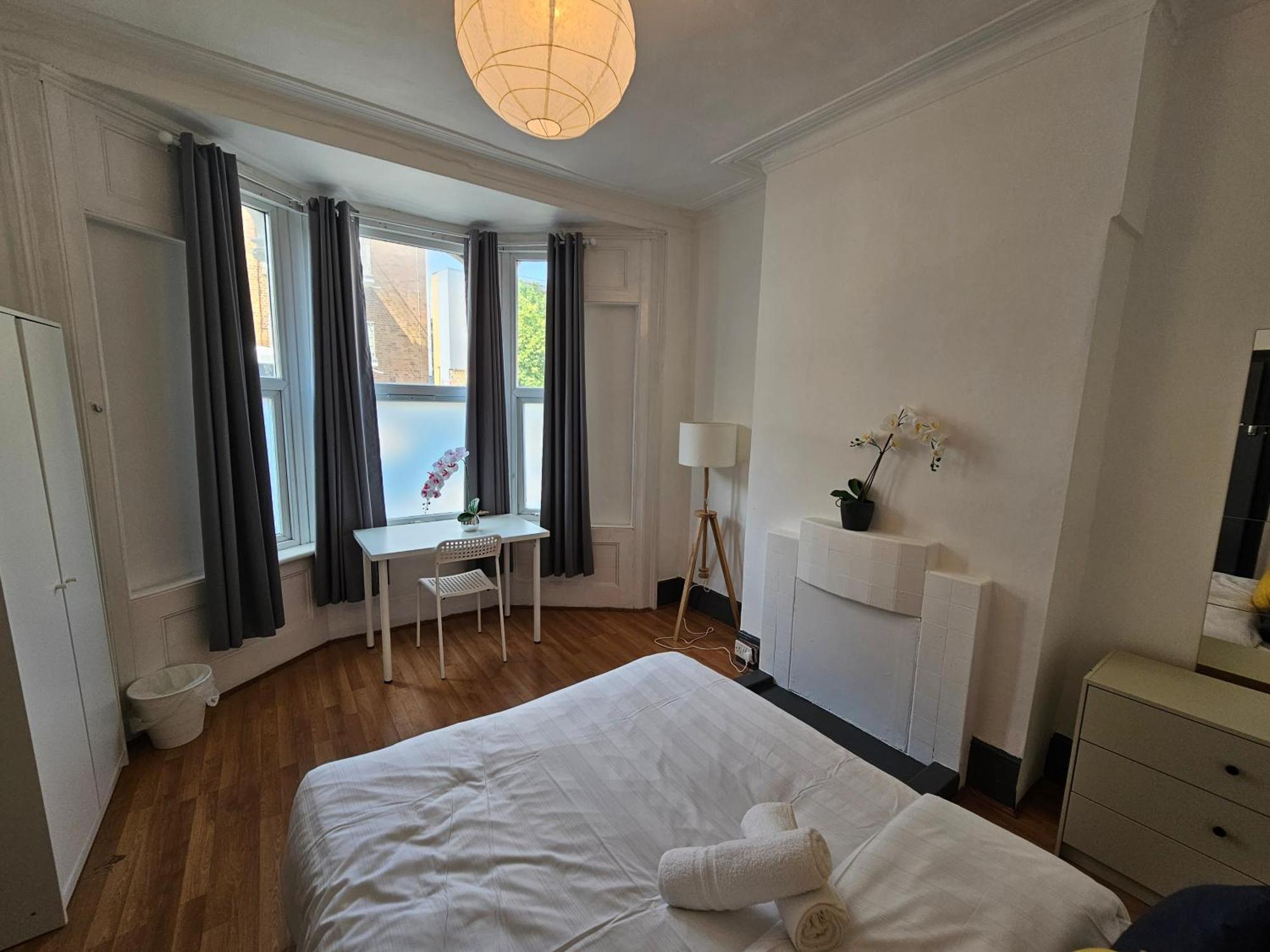 Family Room Near Queen Mary College Londra Dış mekan fotoğraf