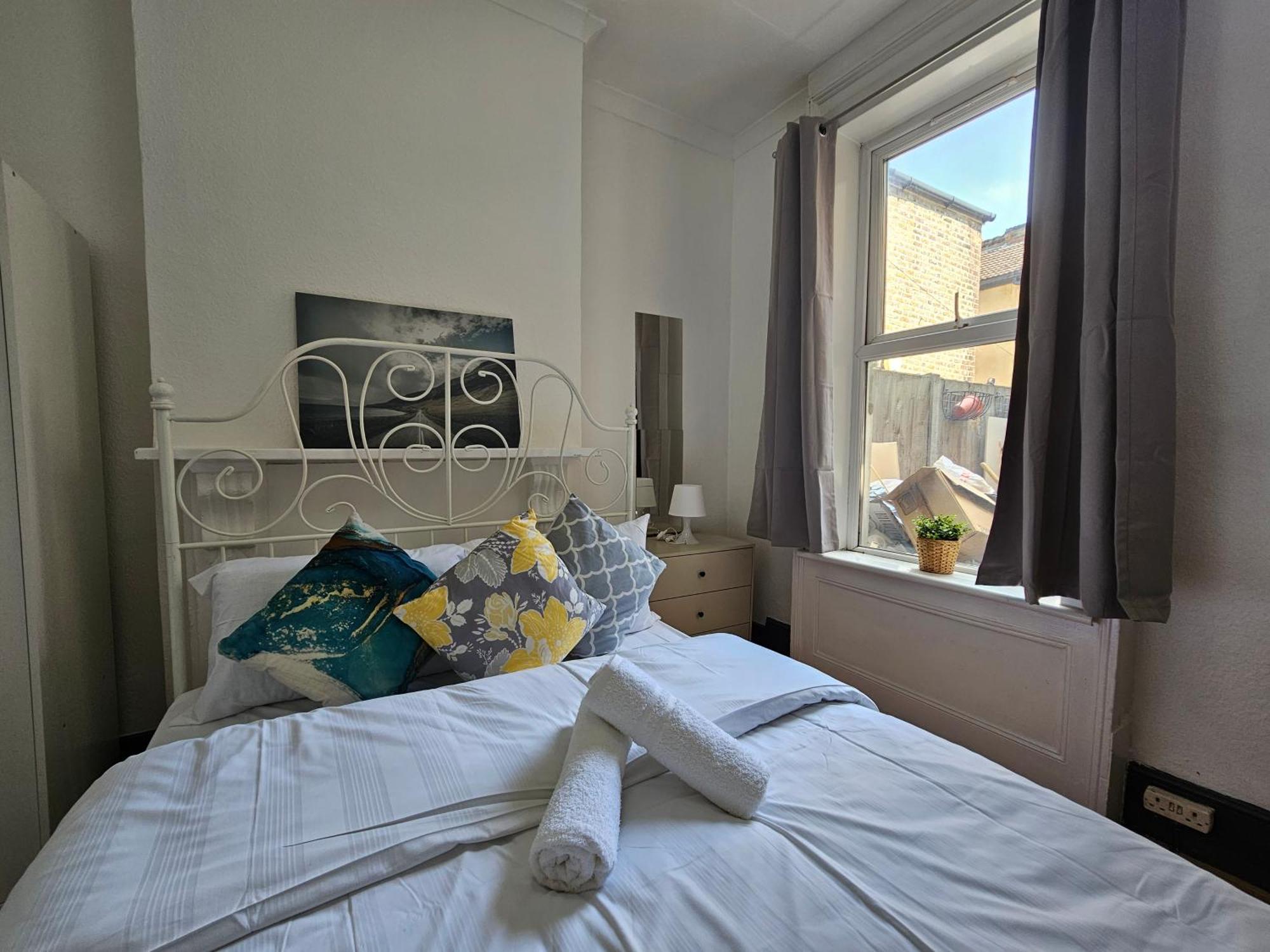 Family Room Near Queen Mary College Londra Dış mekan fotoğraf
