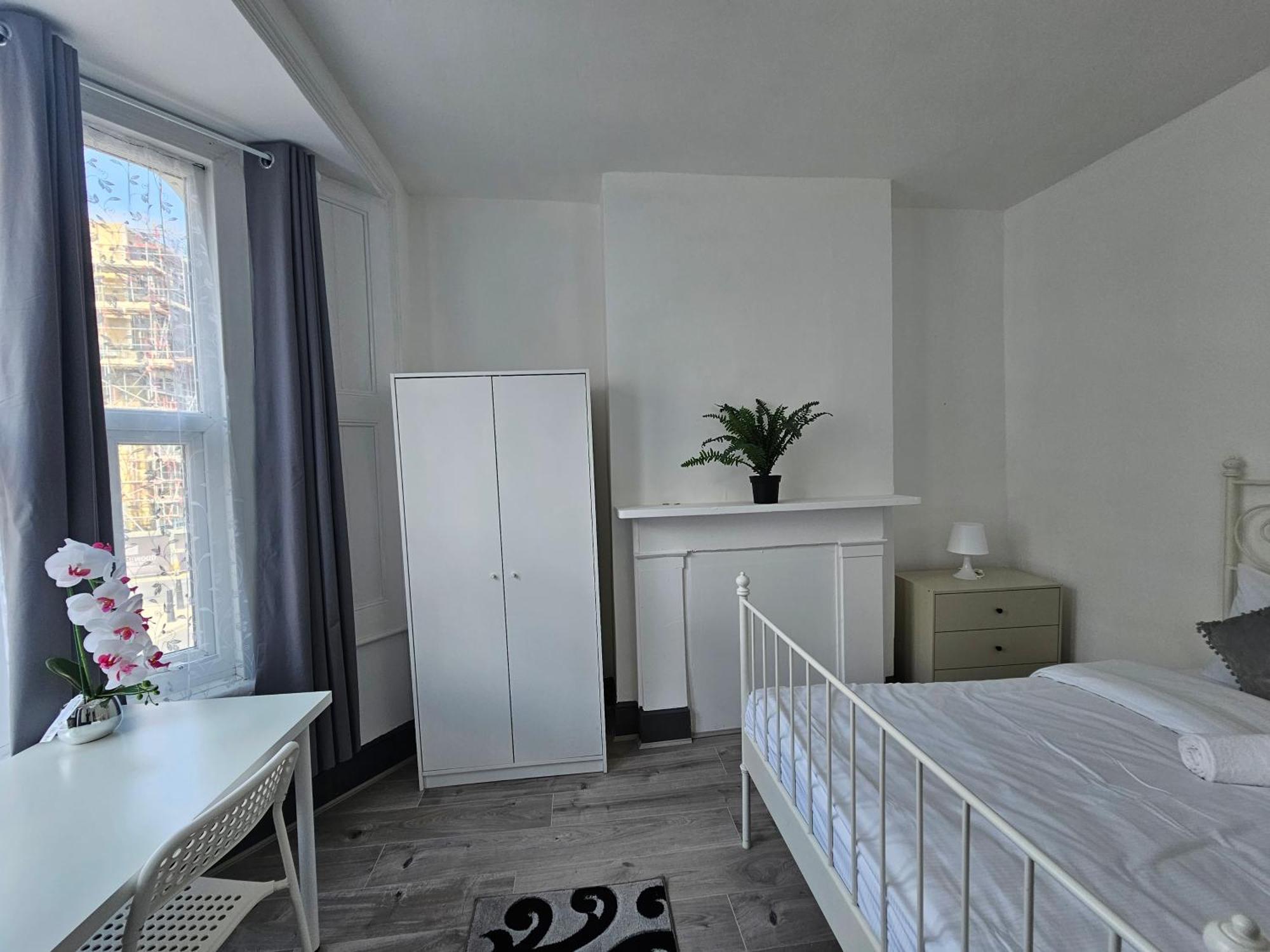 Family Room Near Queen Mary College Londra Dış mekan fotoğraf