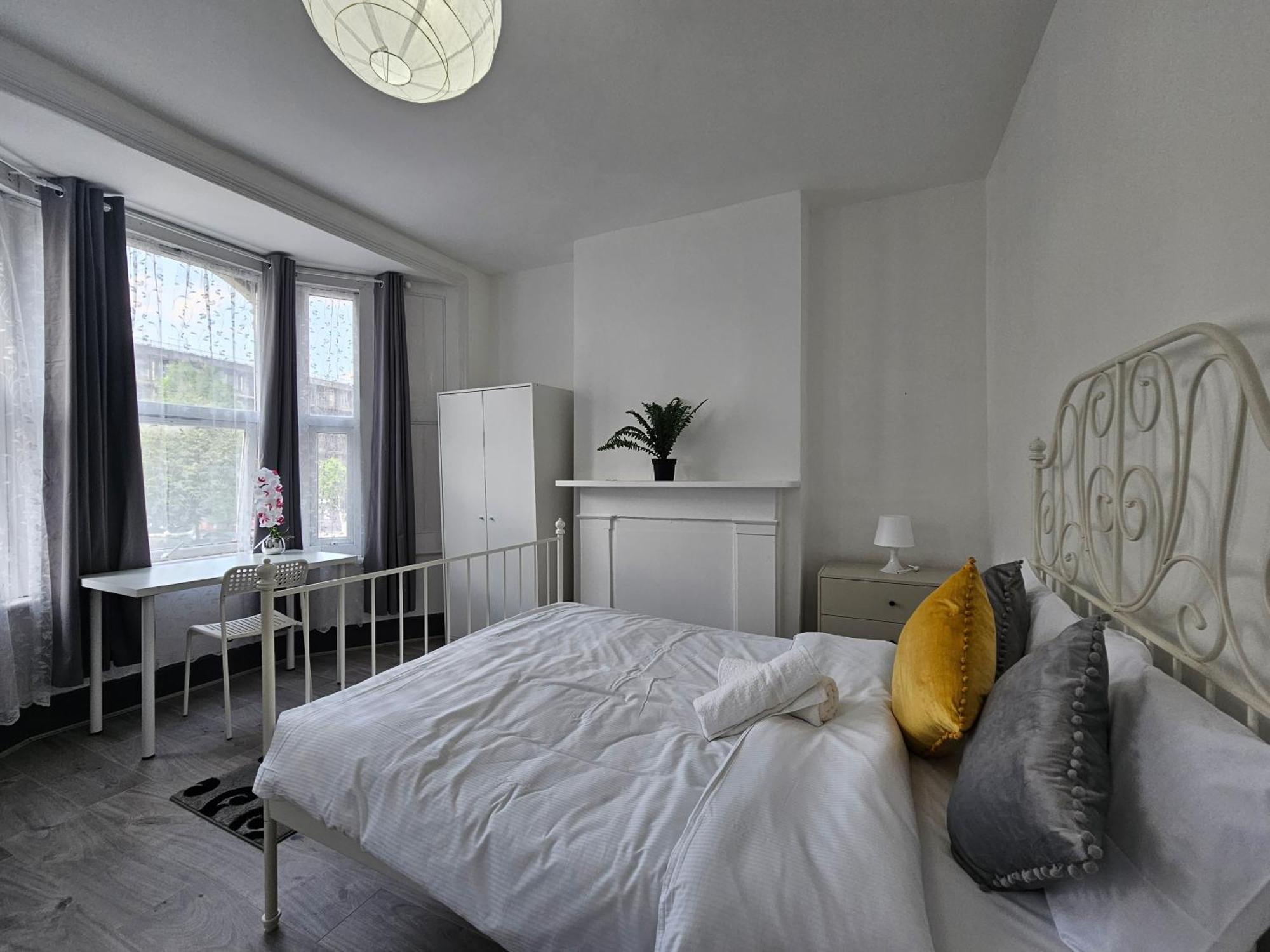 Family Room Near Queen Mary College Londra Dış mekan fotoğraf